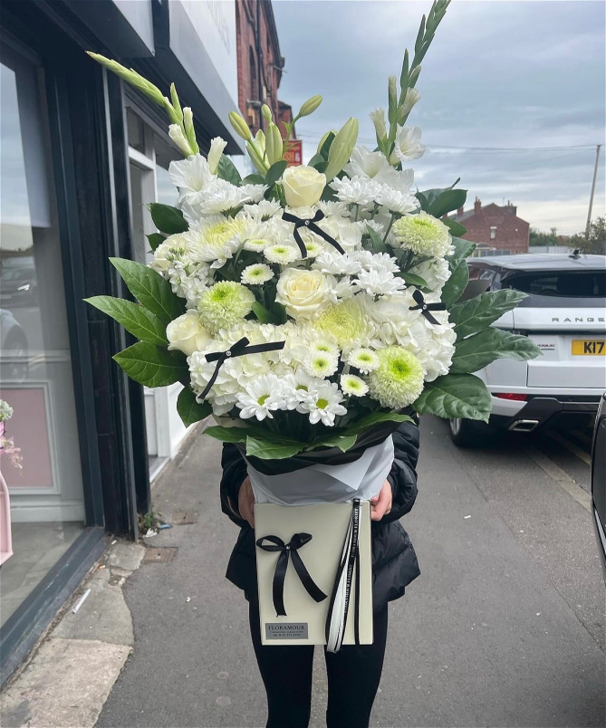 Bespoke Bouquets | Classic Whites Front Facing Bouquet