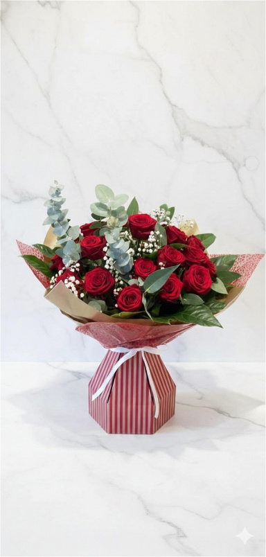 Valentine's Day | Dozen Red Classic traditional style