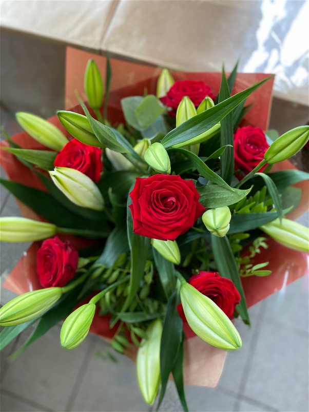 Bouquets | Valentine's Day | Red Rose & Lilly Bouquet