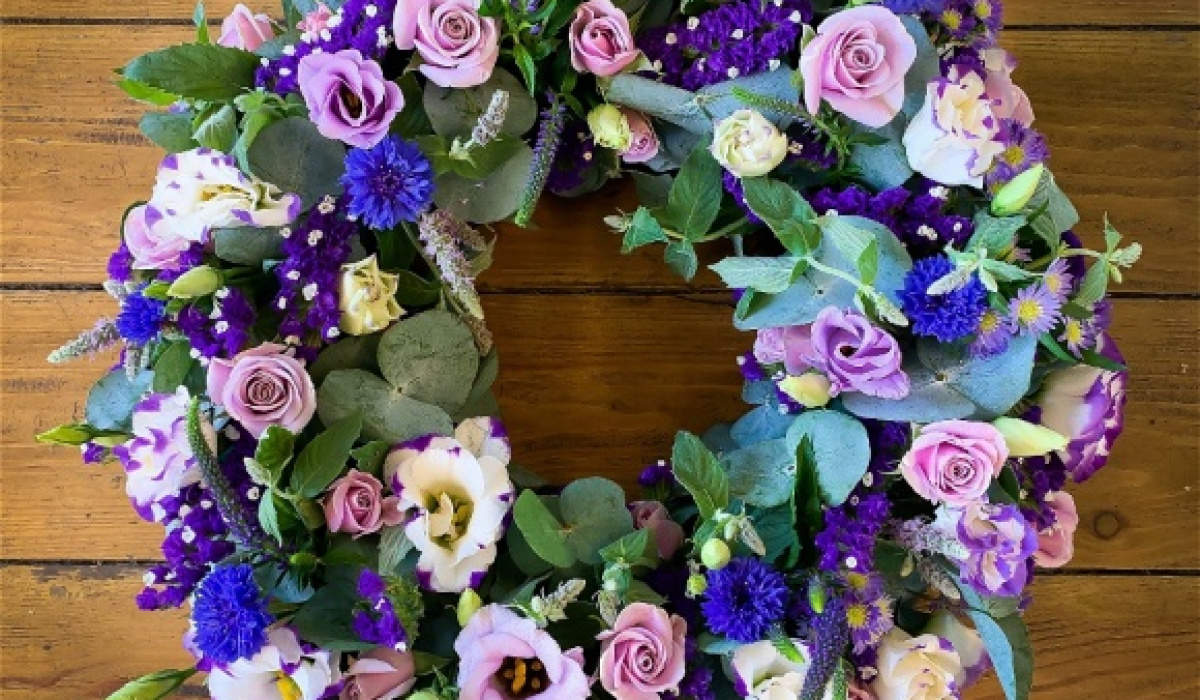 DAISY DAYDREAMS FLOWERS | Home