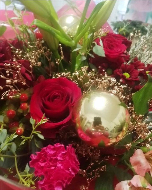 Christmas Flowers | Crimson Noel Bouquet