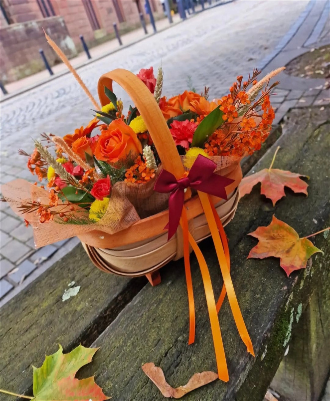 Autumnal Flowers | Bouquets | Natural Baskets