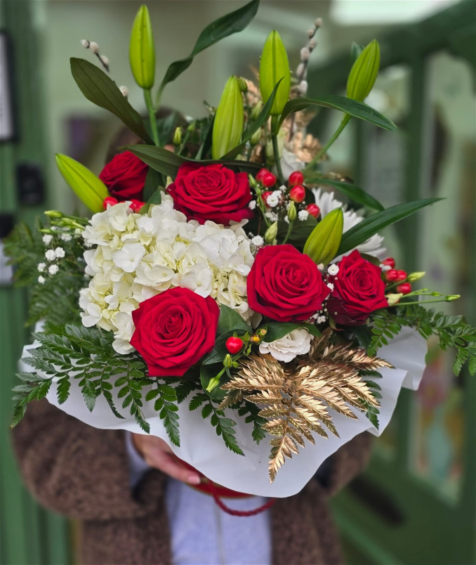 Christmas | Festive Lily and Rose Hatbox