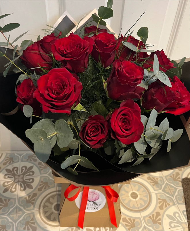 Valentines | A dozen roses