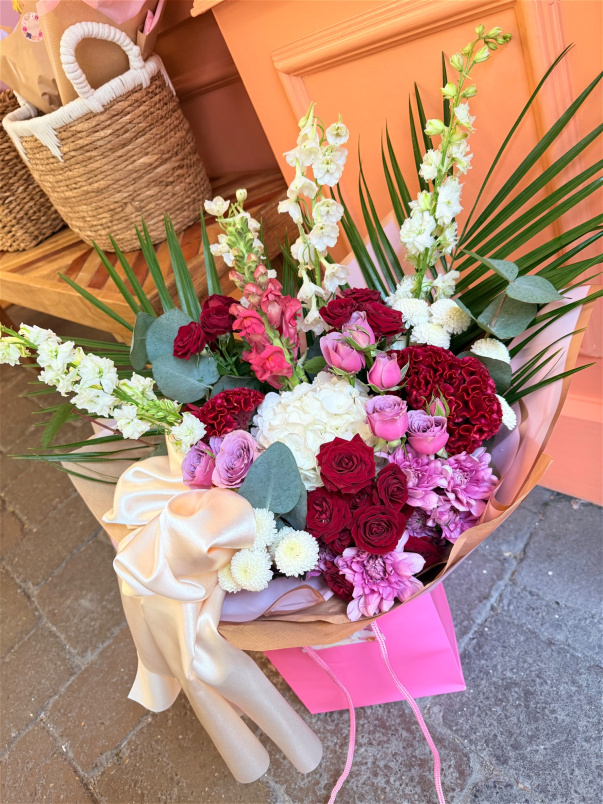 Send Fresh Flowers | Romantic Red & Pink