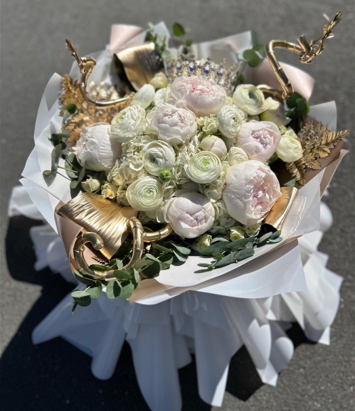 Bouquets | Celebrities Choice | In Her Goddess Era