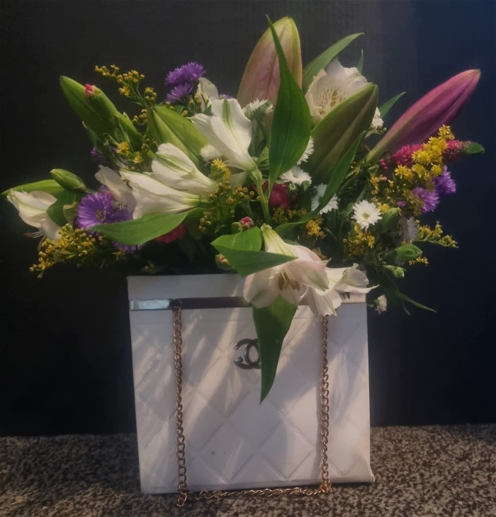 Handbags, Hat Boxes & Envelopes | Handbag Arrangement