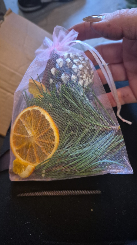 Christmas | Finishing Touches | Unique Seasonal Arrangements  | Christmas Potpourii