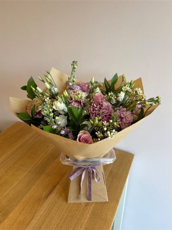 Bouquets | Hand-tied Bouquet with Aqua Pack