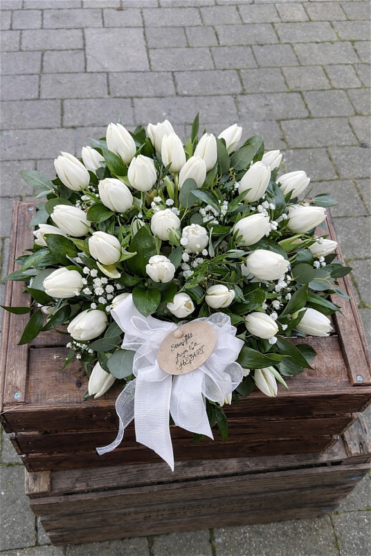 Funeral Flowers | The White Tulip Posy