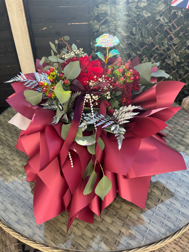 Giant Bouquets | Red Giant
