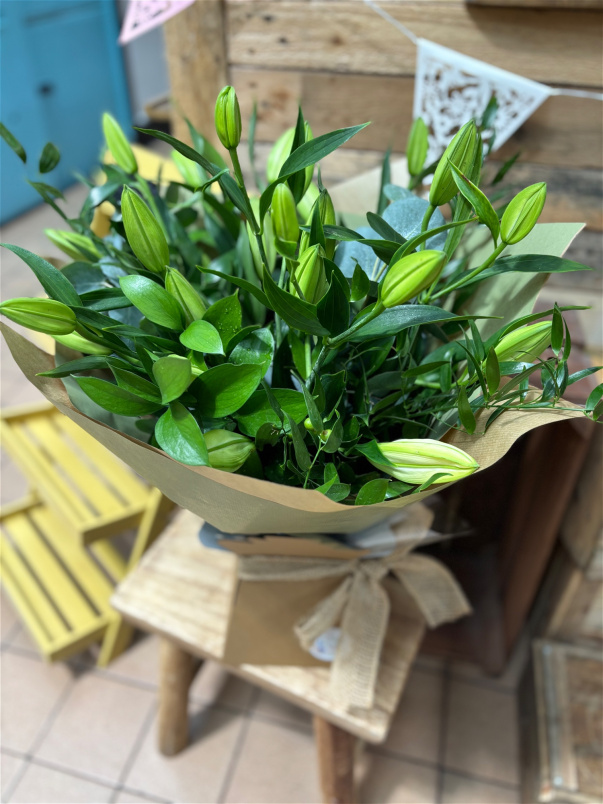 Bouquets | Lily and Foliage Bouquet