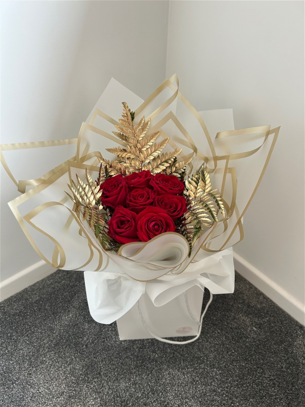 Luxury Bouquets | Red Naomi Rose Bouquet