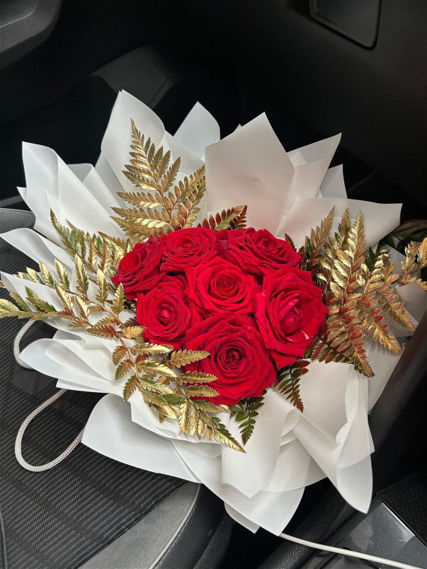 Luxury Bouquets | Red Naomi Rose Bouquet