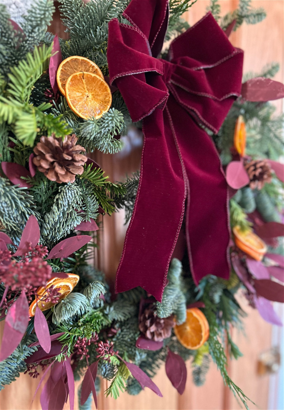 Christmas | Traditional Fresh Wreath - 14”