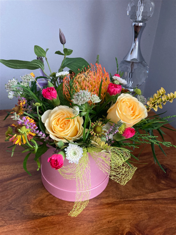 Flower Arrangements | Hatbox Flower  Arrangement