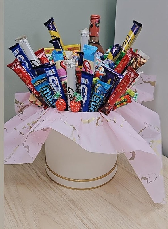 Gifts | wine an sweet hat box