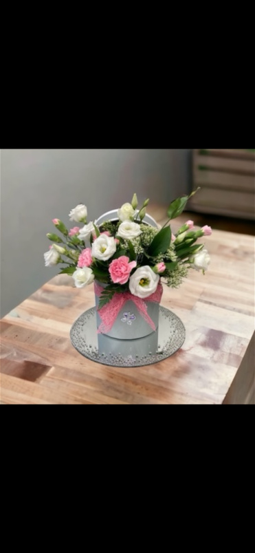 Arrangements | Happy hatbox
