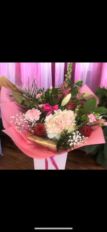 Arrangements | Bouquets | Strawberries &Cream