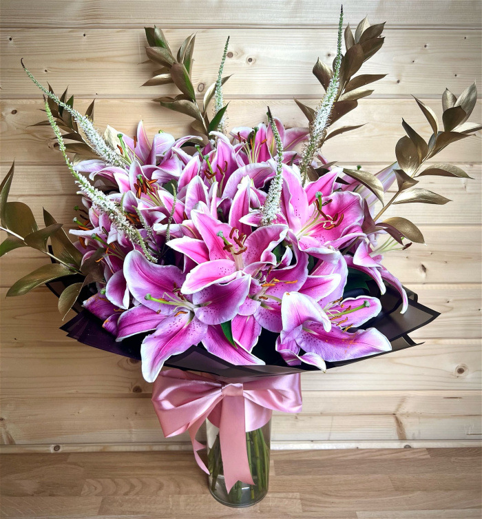 Luxury Bouquets | Lily Vase