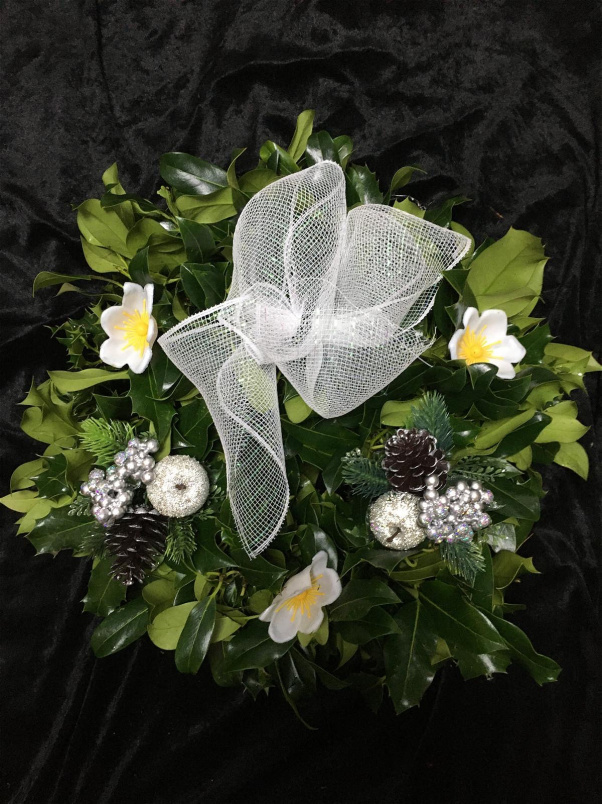 Christmas | Holly Door Wreath