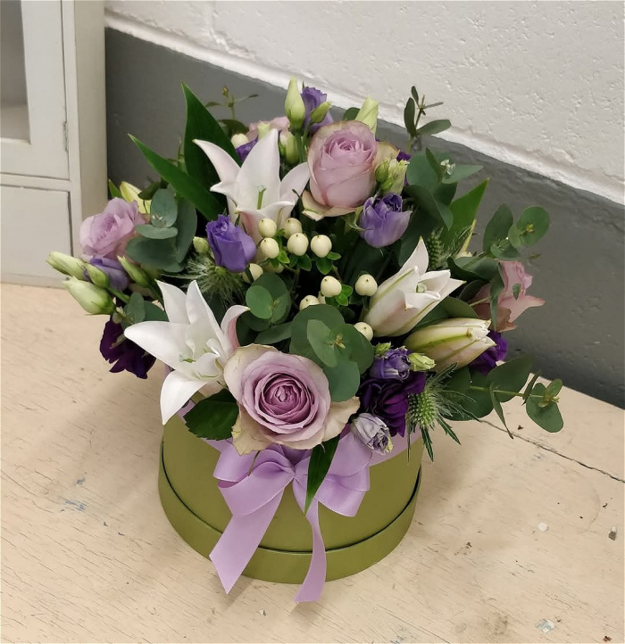 Bouquets & Arrangements. | Florist choice hat box arrangement.