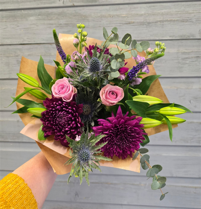 Bouquets & Arrangements. | Florist choice flower wrap.