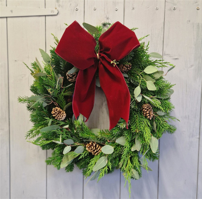 Christmas | Mixed foliage Christmas wreath.
