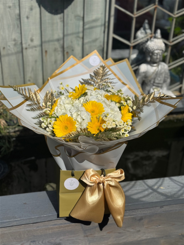 The Wild classics Bouquets  | The Wild Shine