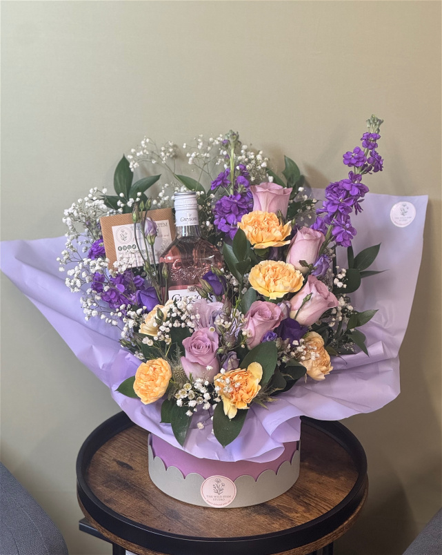 The Wild hat boxes | Wild pour arrangement