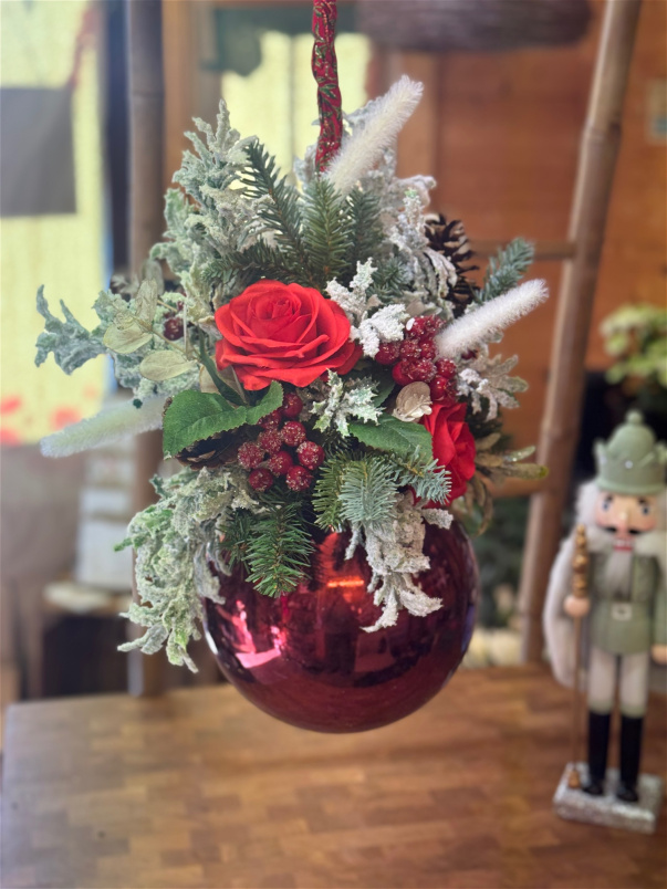 Christmas | Festive Hanging Bauble faux Arrangement