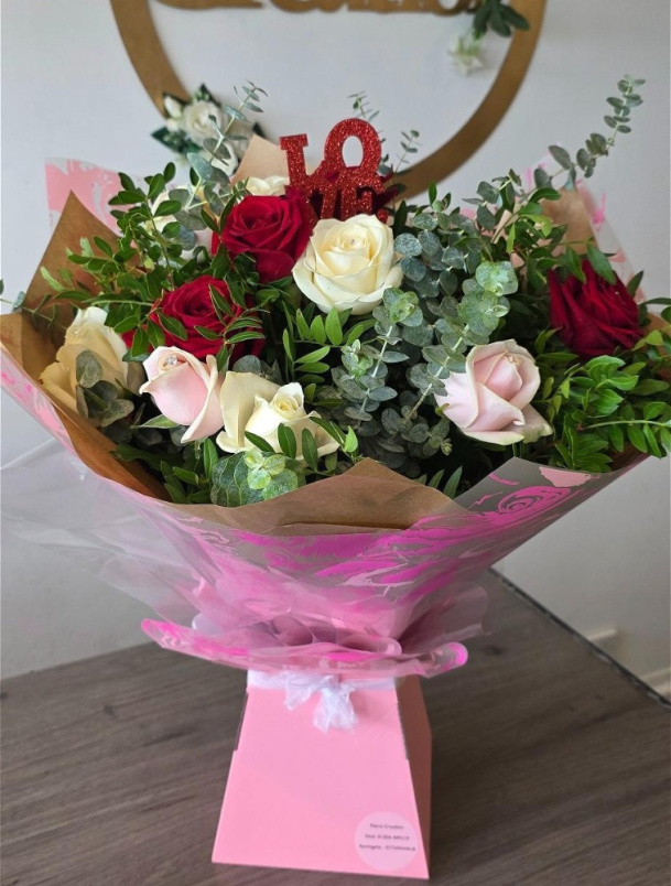 Valentines Day Flowers  | The Queen