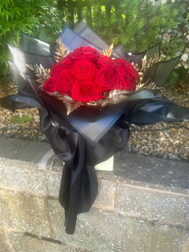 Arrangements | Bouquets | Gifts | Mother's Day | Premium Roses
