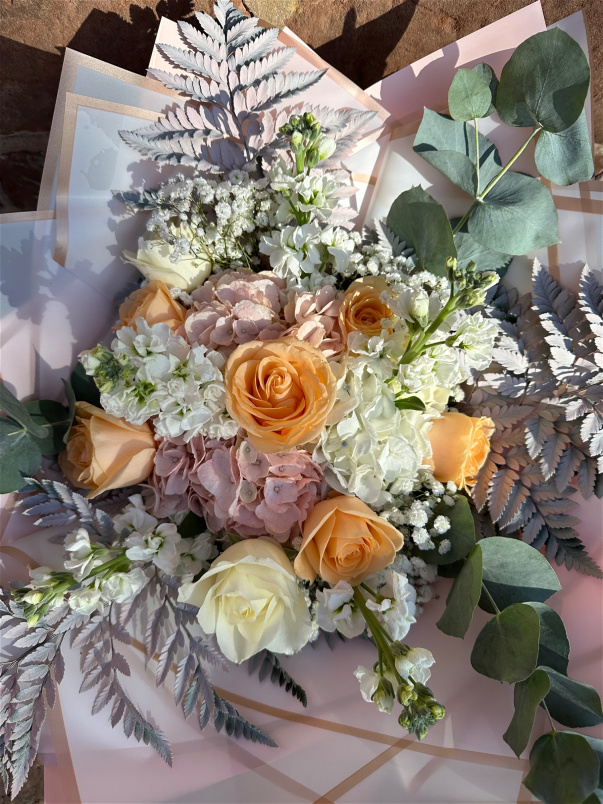Arrangements | Bouquets | Mother's Day | Peaches and Cream