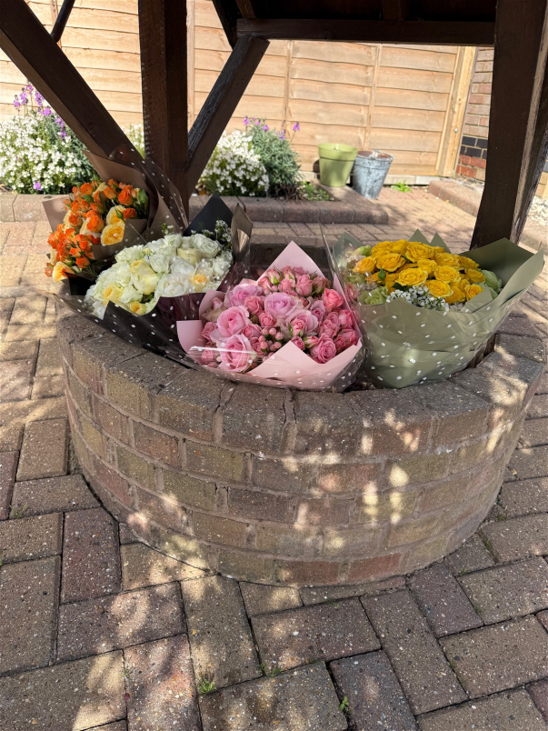 Autumn Bouquets | Christmas Festivities Bouquet | Summer Spring Bouquets | Sympathy Bouquets | Hand-tied bouquet