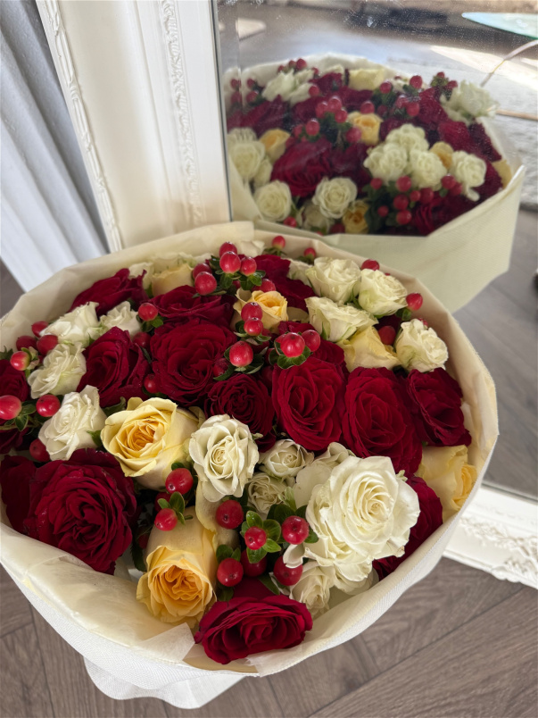 Christmas Festivities Bouquet | Berries and Roses