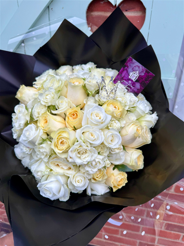 Christmas Festivities Bouquet | Summer Spring Bouquets | Sympathy Bouquets | Buttercup Dreams Bouquet