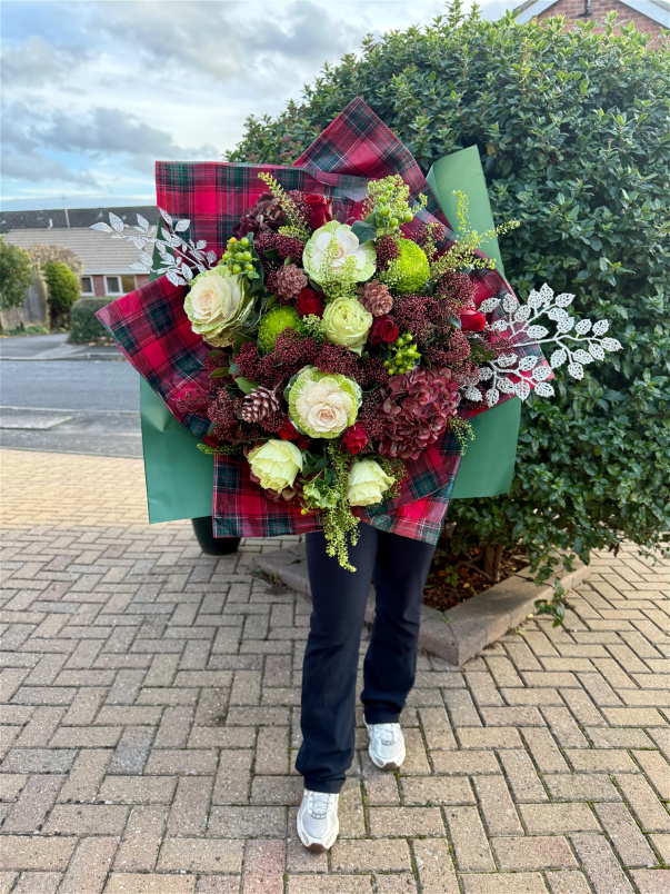 Christmas Festivities Bouquet | Christmas pudding bouquet