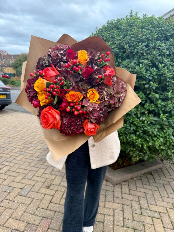 Festive Bouquets | Winterberry Kiss Bouquet