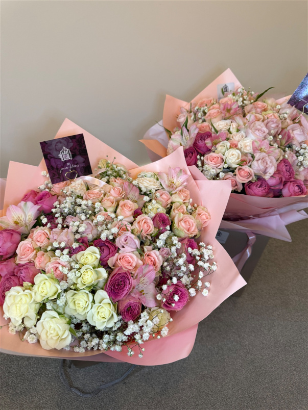 February Bouquets | Spray Roses Dreams