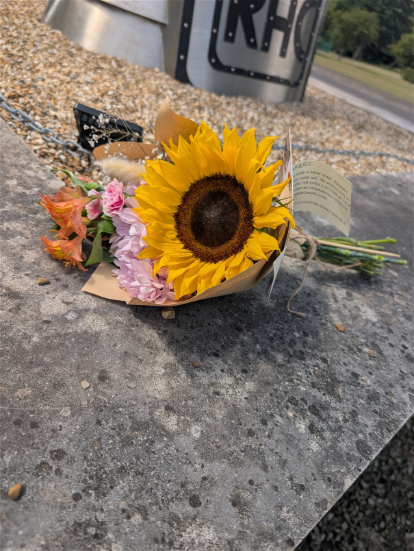 Arrangements | Bouquets | Gifts | Florist choice bunch