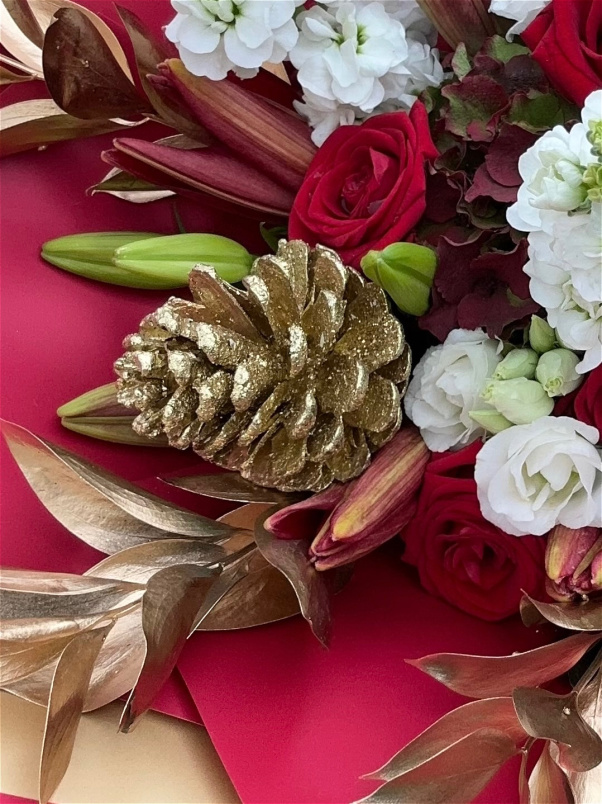 Extra Touches | Upsell gifts | Gold Pinecone