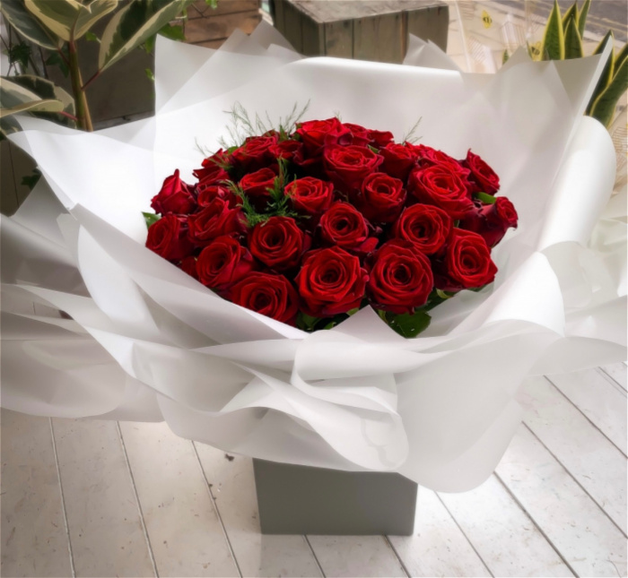 Bouquets | Mother's Day | Red Naomi Rose