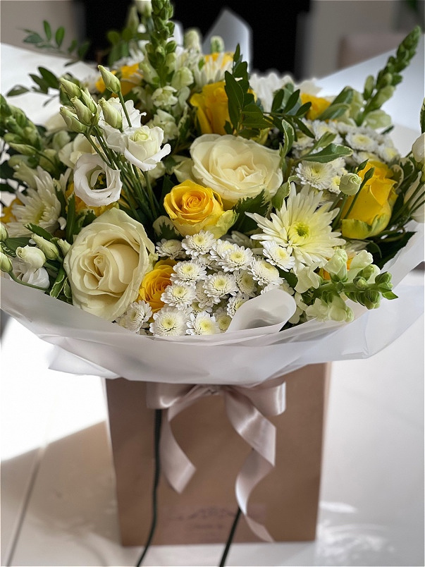 Bouquets | Yellow & White Blooms