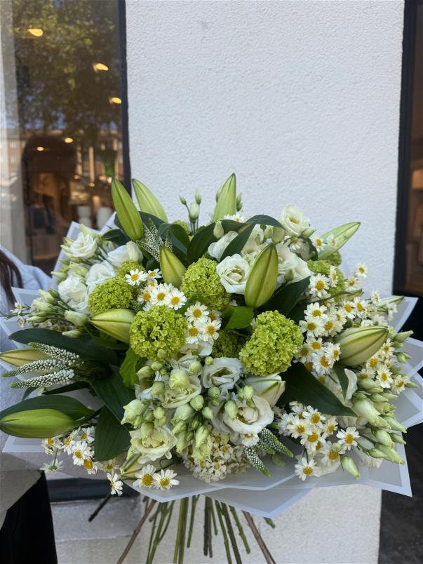 Arrangements | Bouquets | White Dream