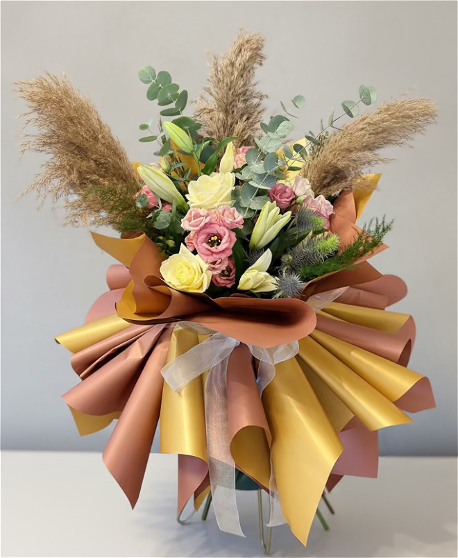 Bouquet Extras | Upsell gifts | Deluxe Ruffle Skirt Wrap