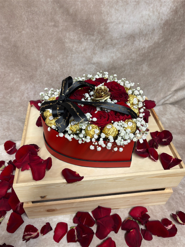 Valentine's Day | Rose and chocolate hat box