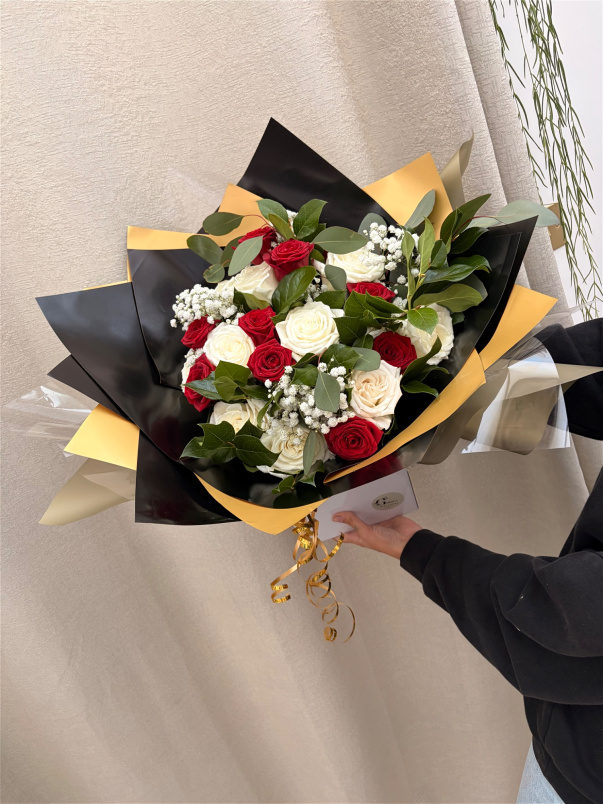 Every Day Bouquets | True Romance Collection | Roses With Foliage