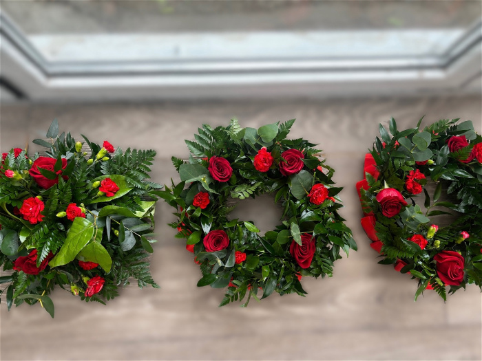 Funeral & Sympathy Flowers | Loose Sympathy wreath