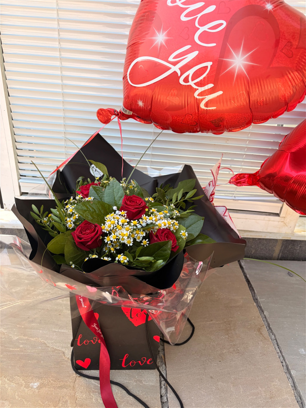 Every Day Bouquets | True Romance Collection | Florist choice Love Is In The Air
